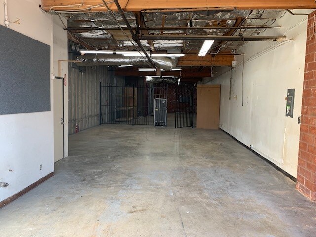 More Photos Of 3380 Livonia Ave, Los Angeles Light Manufacturing For Lease