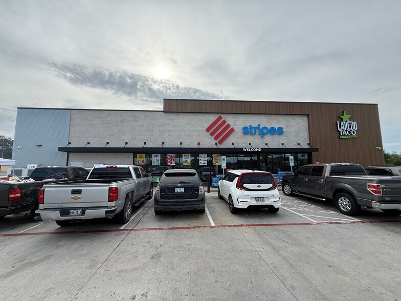 More Photos Of 3501 S Cage Blvd, Pharr Service Station For Sale