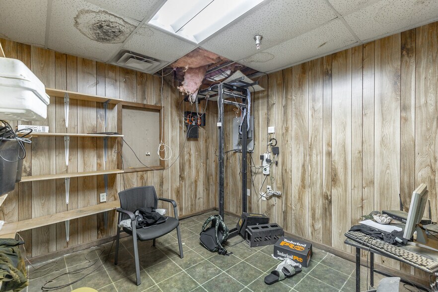 More Photos Of 1129 S Chattanooga St, LaFayette Warehouse For Sale