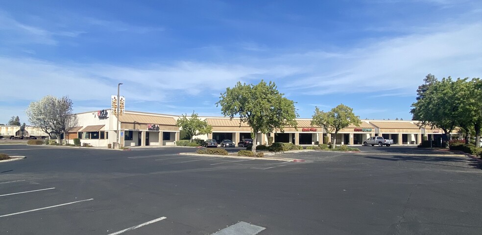 Primary Photo Of 2700-2780 W Shaw Ave, Fresno Unknown For Lease