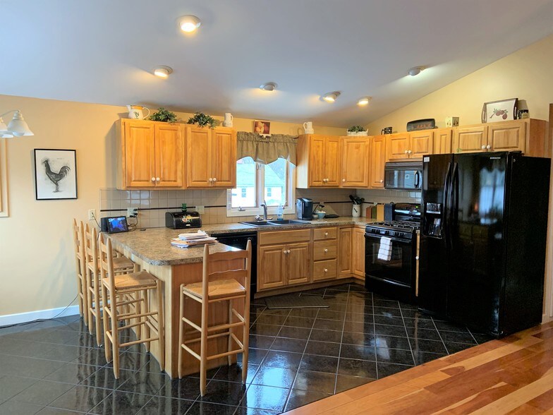 More Photos Of 307 Main St, Westbrook Carwash For Sale