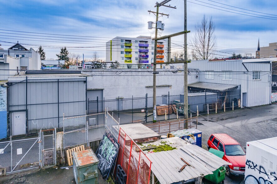 More Photos Of 717-727 E Hastings St, Vancouver Storefront For Lease