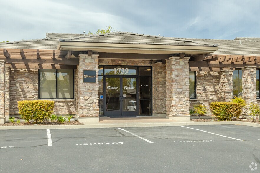 More Photos Of 1739 Creekside Dr, Folsom Medical For Lease