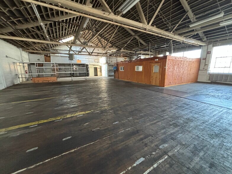 More Photos Of 322 Fourth st, Emmaus Warehouse For Lease