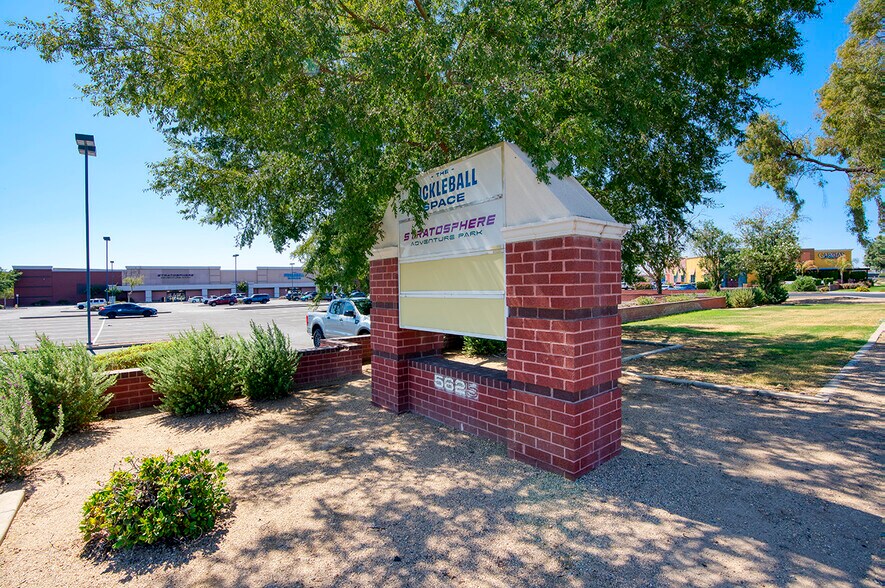 More Photos Of 5665 W Bell Rd, Glendale Department Store For Sale