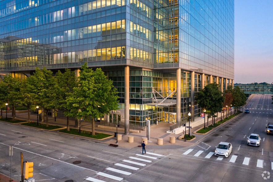 More Photos Of 175 E 2nd St, Tulsa Office For Lease