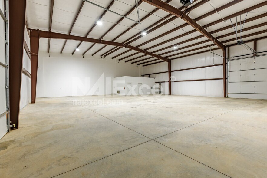 More Photos Of 1129 Regional Pk rd, Hurricane Warehouse For Lease