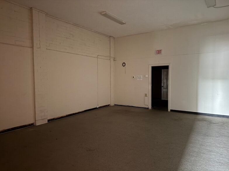 More Photos Of 1712 Walton Way, Augusta Storefront For Lease