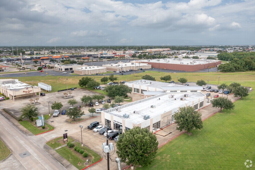 More Photos Of 1010 W Baker Rd, Baytown Medical For Lease