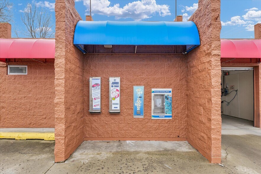 More Photos Of 110 W Lincoln Ave, Charleston Carwash For Sale