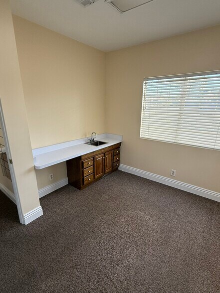 More Photos Of 1500 E Katella Ave, Orange Medical For Lease