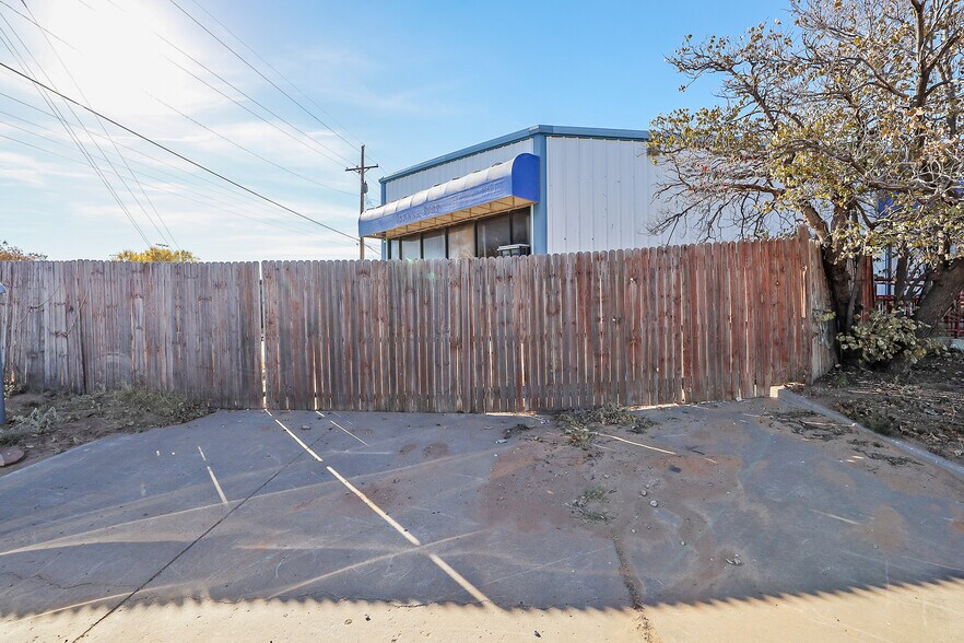 More Photos Of 4001 River Rd, Amarillo Convenience Store For Lease