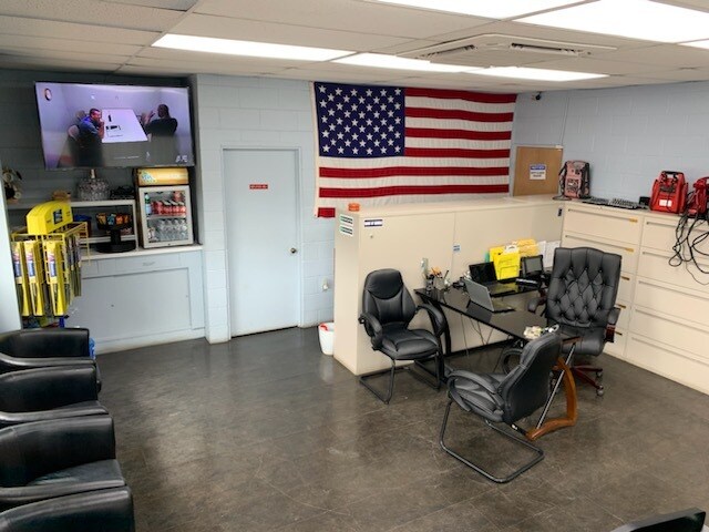 More Photos Of 655 Mapunapuna St, Honolulu Warehouse For Lease