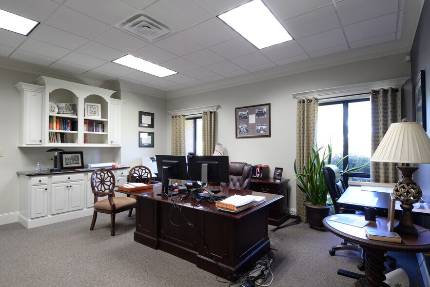 More Photos Of 5422 Clinton Blvd, Jackson Schools For Sale