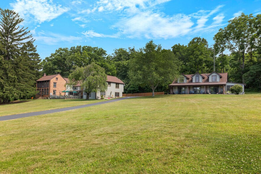 More Photos Of 40 Hospital Rd, Gettysburg Hotel For Sale