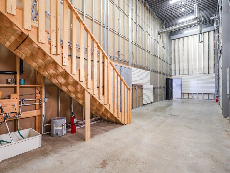 More Photos Of 4805 75 St, Stettler Storefront Retail Office For Sale