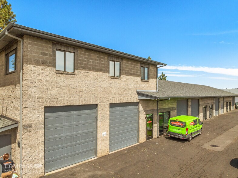 More Photos Of 90 SE Bridgeford Blvd, Bend Warehouse For Sale