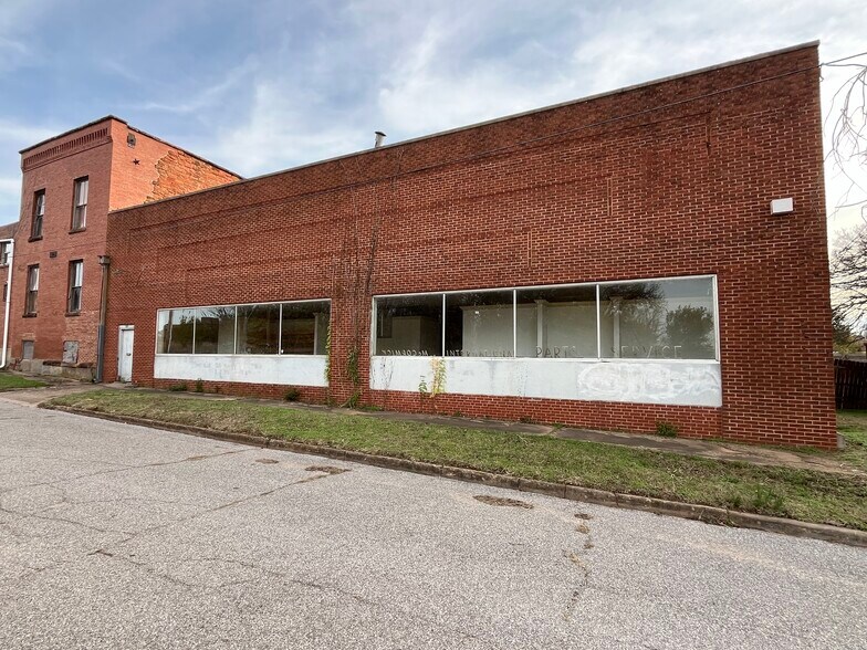 More Photos Of 509 W Oklahoma Ave, Guthrie Warehouse For Sale