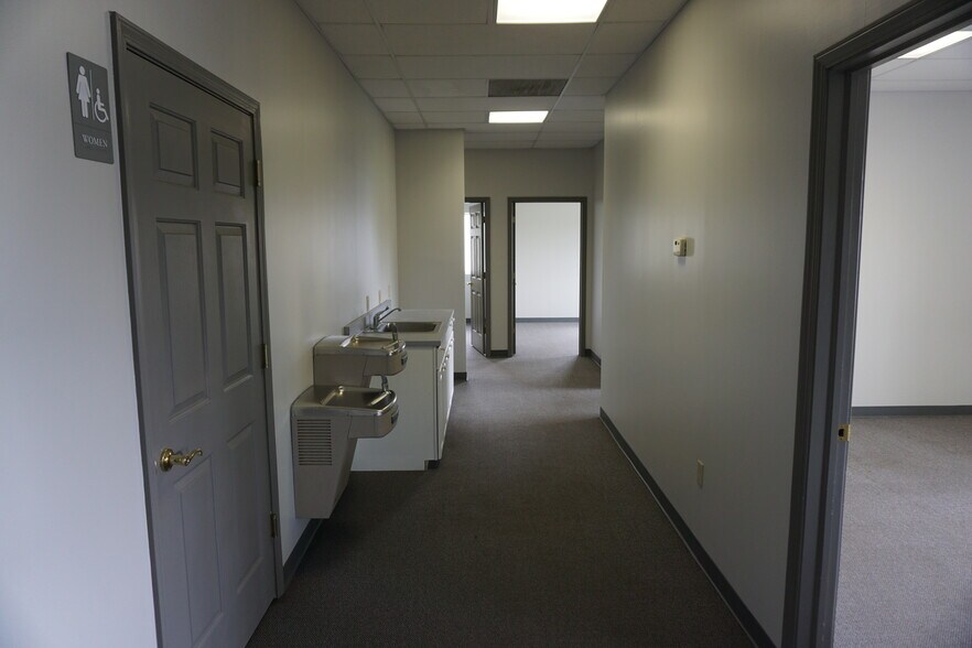 More Photos Of 1200 NW N St, Richmond Warehouse For Lease