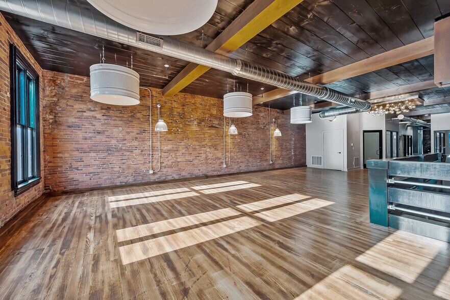 More Photos Of 33 N Sandusky St, Delaware Storefront Retail Office For Lease