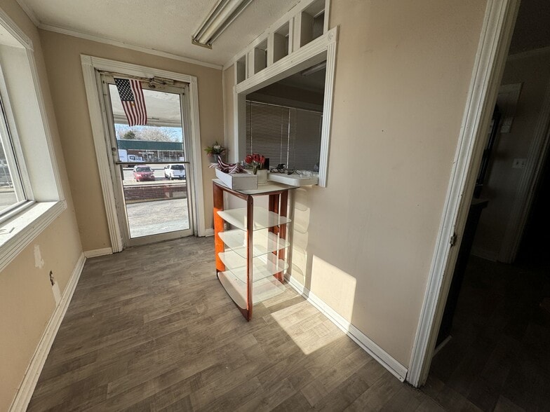 More Photos Of 500 Happy Valley Rd, Glasgow Hotel For Sale