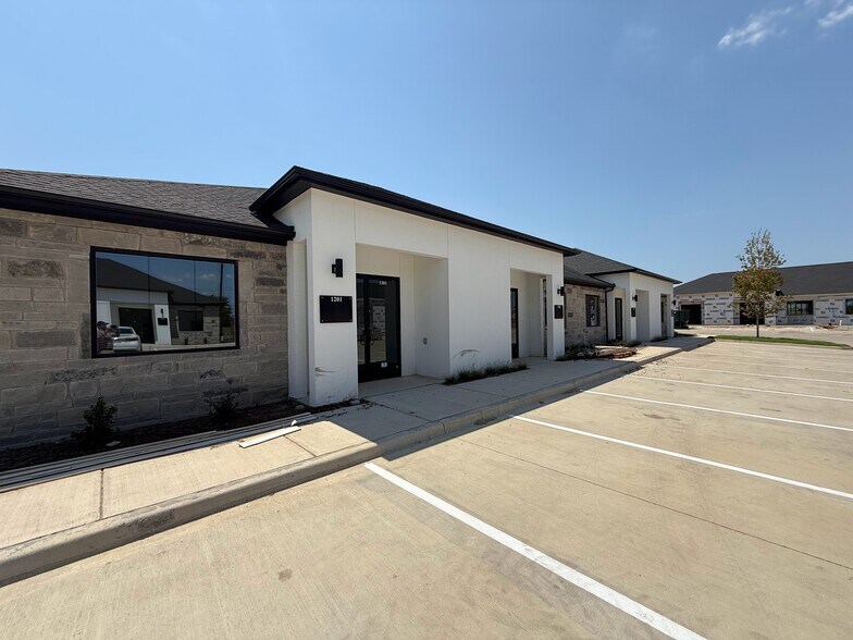 More Photos Of 6000 Alma Rd, McKinney Office For Sale
