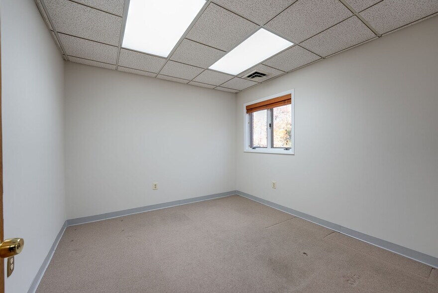 More Photos Of 8303 Arlington Blvd, Fairfax Medical For Sale