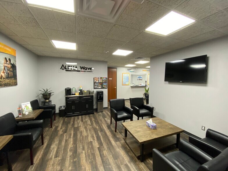 More Photos Of 10 Waterside Dr, Farmington Office For Lease