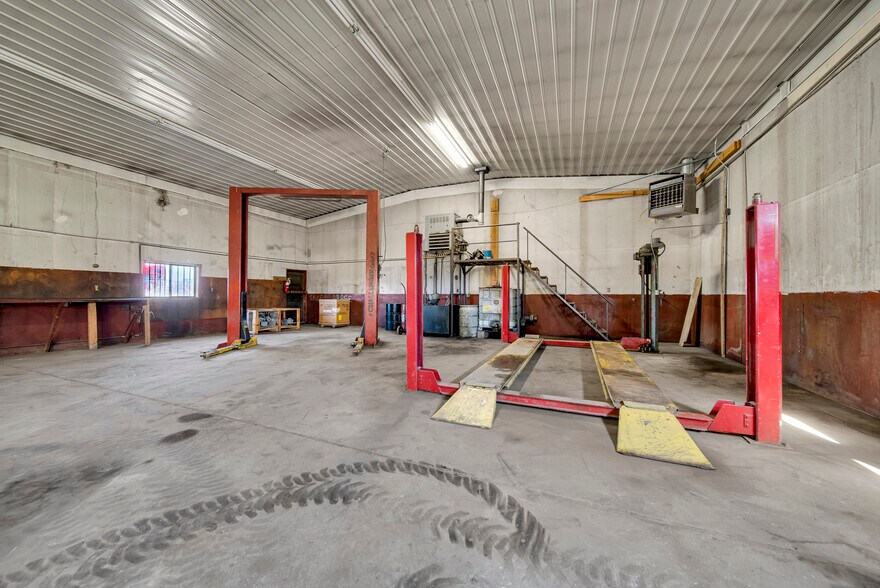 More Photos Of 104 Main St, Wiggins Industrial For Sale