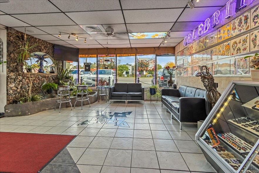 More Photos Of 11712 W Colfax Ave, Lakewood Freestanding For Lease