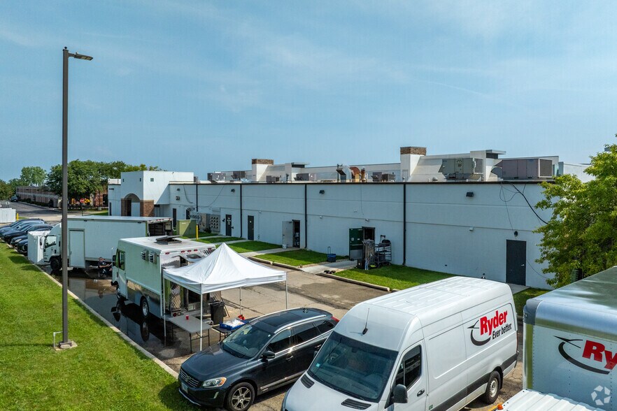 More Photos Of 402-440 N Weber Rd, Romeoville Freestanding For Sale