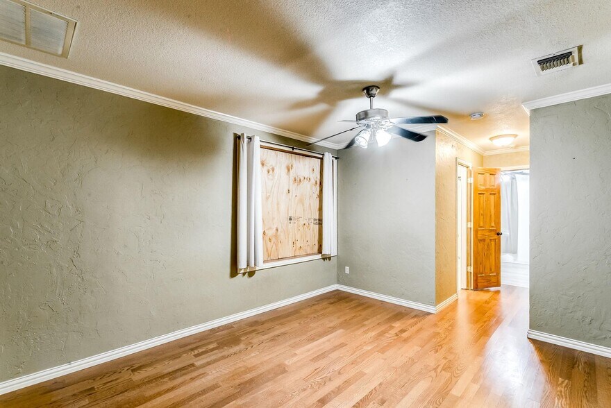 More Photos Of 2217 Old Dennis Rd, Weatherford Service For Sale