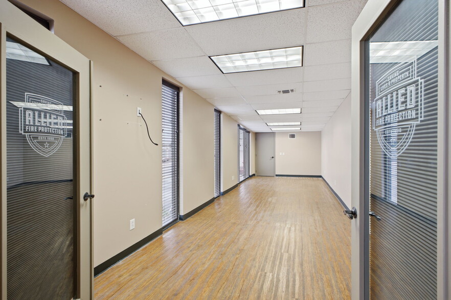More Photos Of 2110 Mannix Dr, San Antonio Light Distribution For Sale