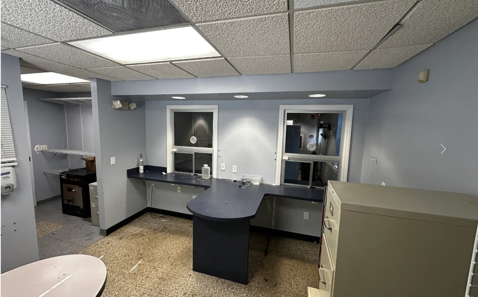 More Photos Of 105 Merrick St, Worcester Medical For Sale