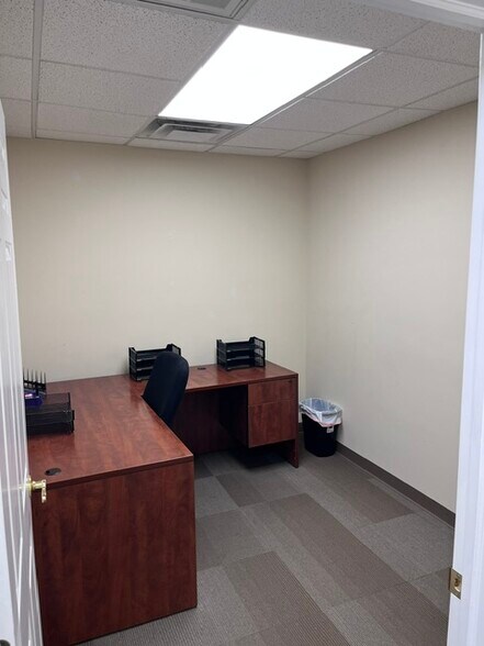 More Photos Of 3006 Mount Vernon Rd, Hurricane Office Residential For Sale