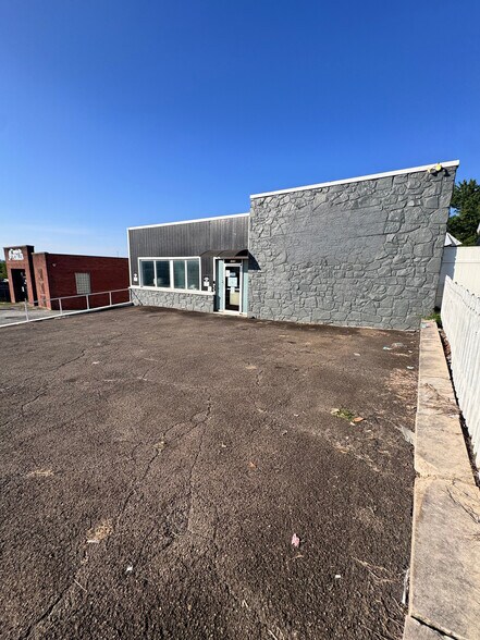 More Photos Of 1719 N Central St, Knoxville Storefront Retail Office For Lease