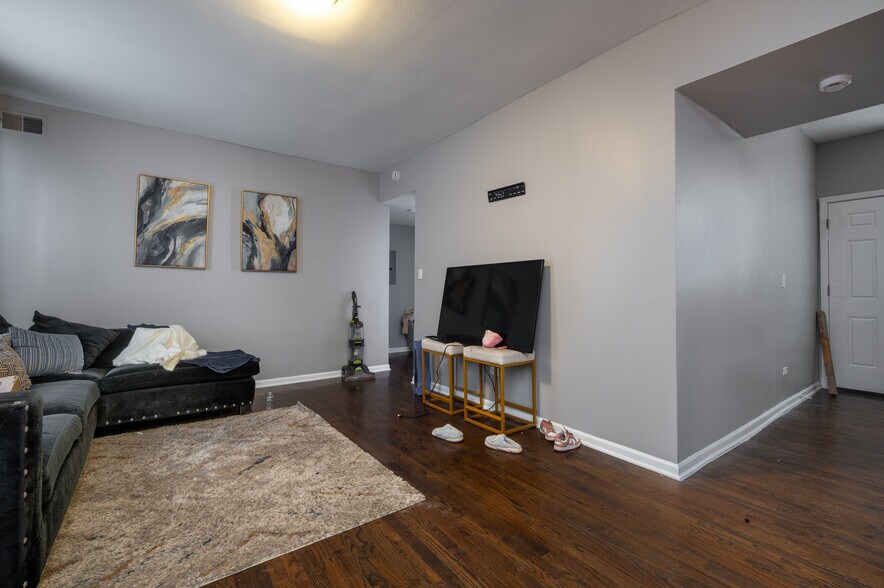 More Photos Of 4612-4626 S Lake Park Ave, Chicago Apartments For Sale