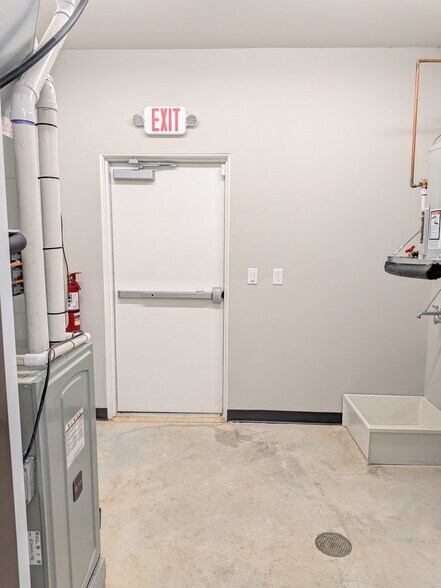 More Photos Of 8520 Allentown Pike, Blandon Unknown For Lease