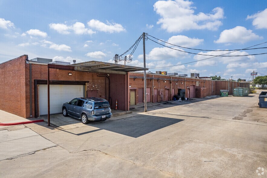 More Photos Of 9010-9048 Mansfield Rd, Shreveport Unknown For Lease