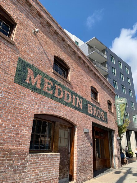 More Photos Of 32-34 Woolfe St, Charleston Freestanding For Lease