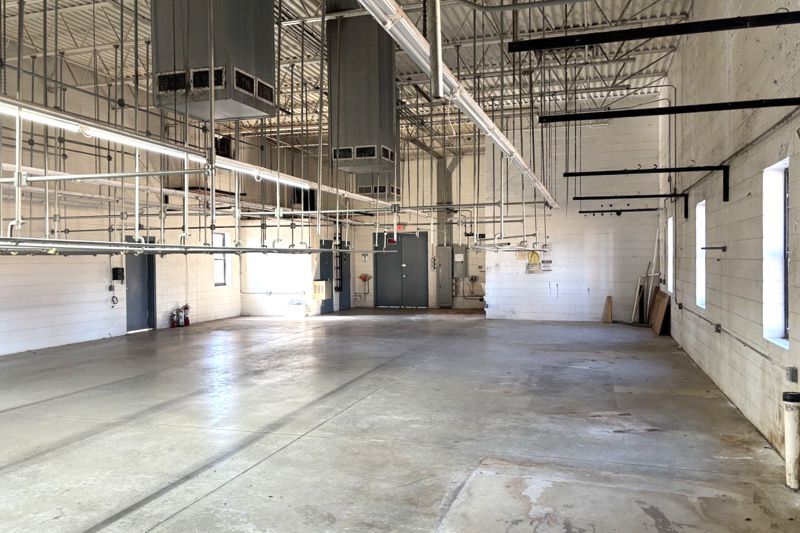 More Photos Of 914 S Broad St, Clinton Freestanding For Sale