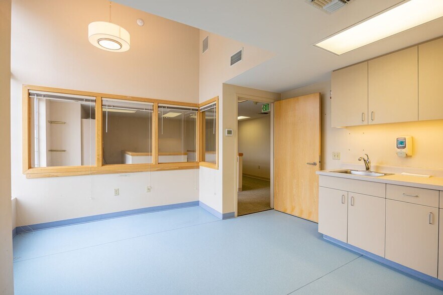 More Photos Of 811 Georgiana St, Port Angeles Medical For Sale