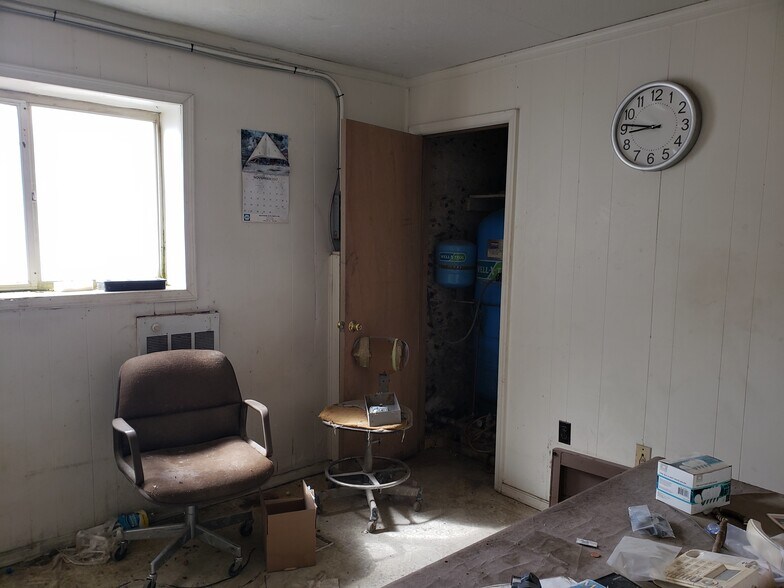 More Photos Of 407 Peck Hill Rd, New Milford Manufacturing For Sale