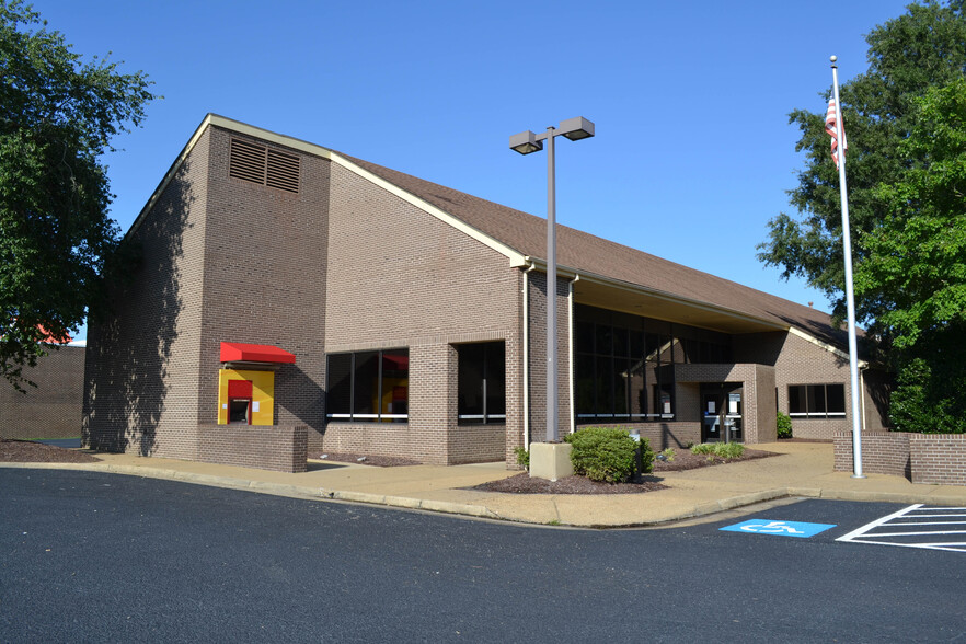 Primary Photo Of 2 Victory Blvd, Poquoson Bank For Lease