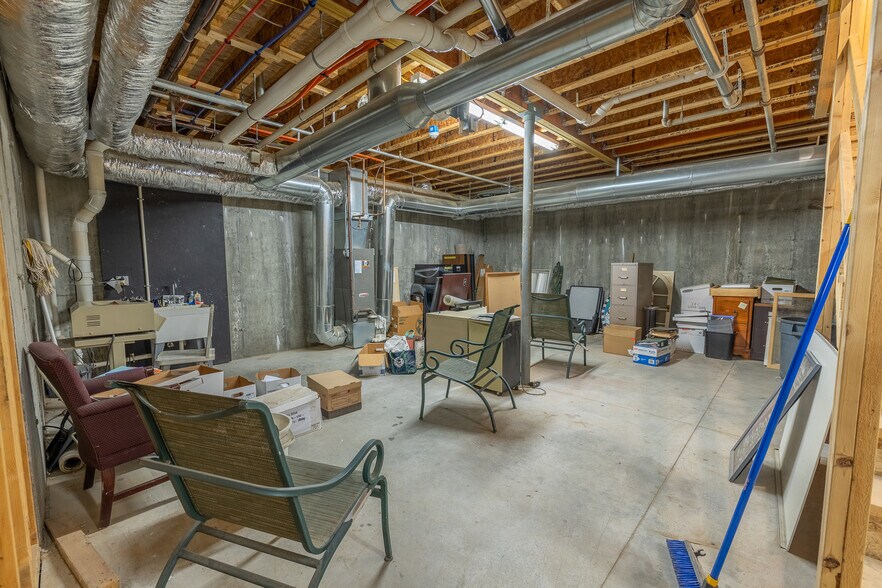 More Photos Of 114 Cemetery Ave, Manchester Center Office For Sale
