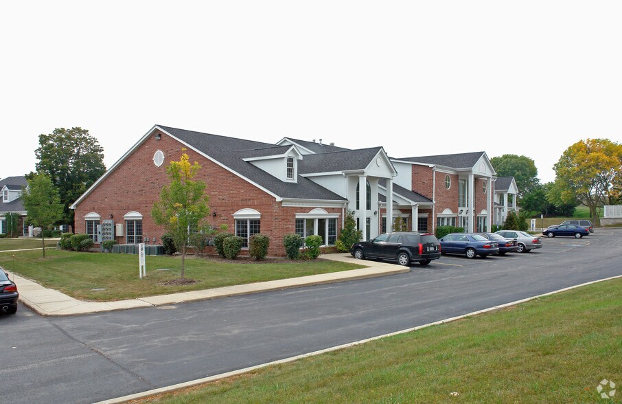 More Photos Of 33 W Higgins Rd, South Barrington Office For Lease