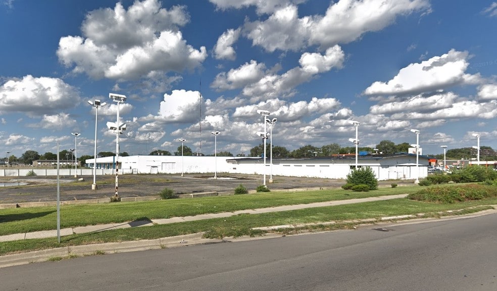 More Photos Of 10550 W 8 Mile Rd, Ferndale Warehouse For Sale