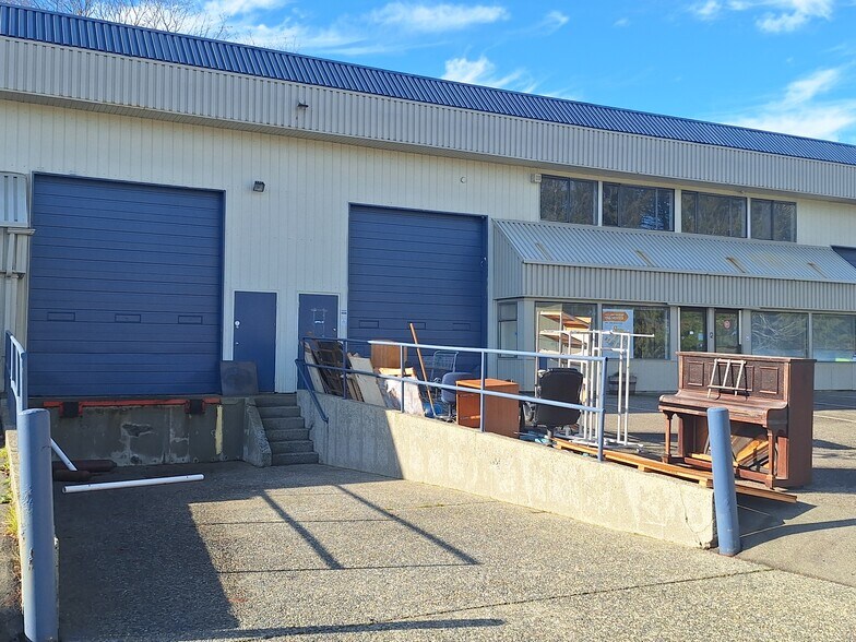 More Photos Of 690 Comox Rd, Nanaimo Warehouse For Lease