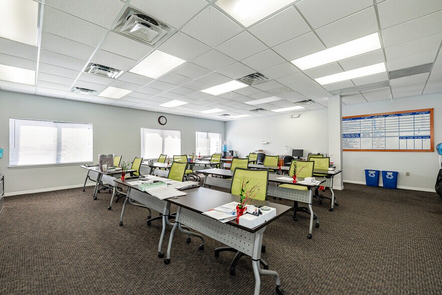 More Photos Of 3831 Tyrone Blvd N, Saint Petersburg Office For Lease