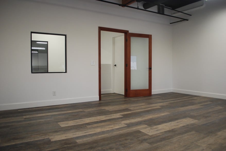 More Photos Of 1938 N Batavia St, Orange Warehouse For Lease